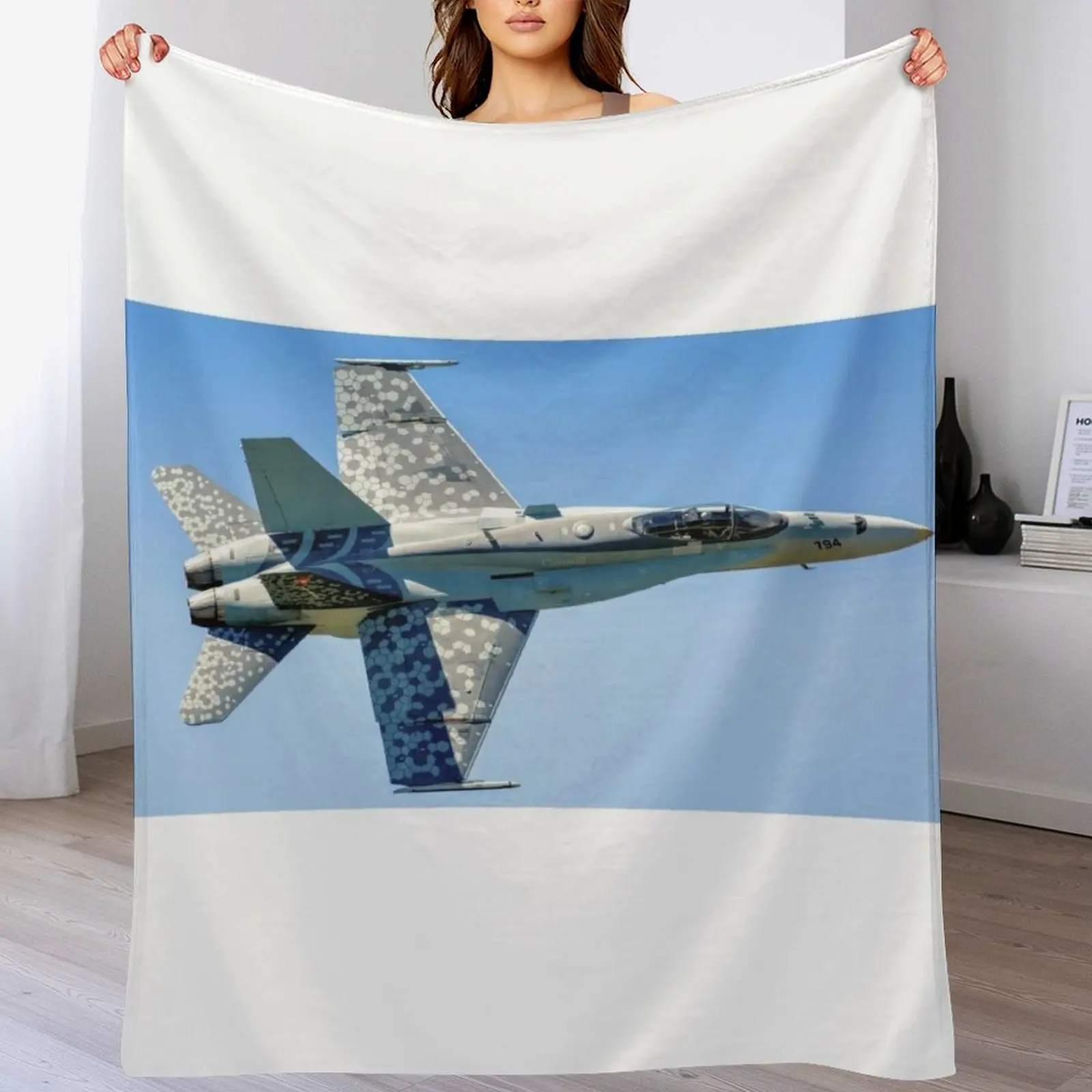3D Printing Operator - 2022 CF18 デモジェットは「国内外の戦闘作戦」をテーマにした塗装が施されています。スローブランケットは美しいもので、ベビーブランケットにも適しています。